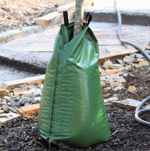 Cargar imagen en el visor de la galería, 75L Tree Watering Bags, Reusable, Heavy Duty, Slow Release Water Bags for Trees, Premium PVC Tree Drip Irrigation Bags
